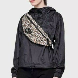 [NWOT] Nike Heritage Zip Hip Pack Leopard